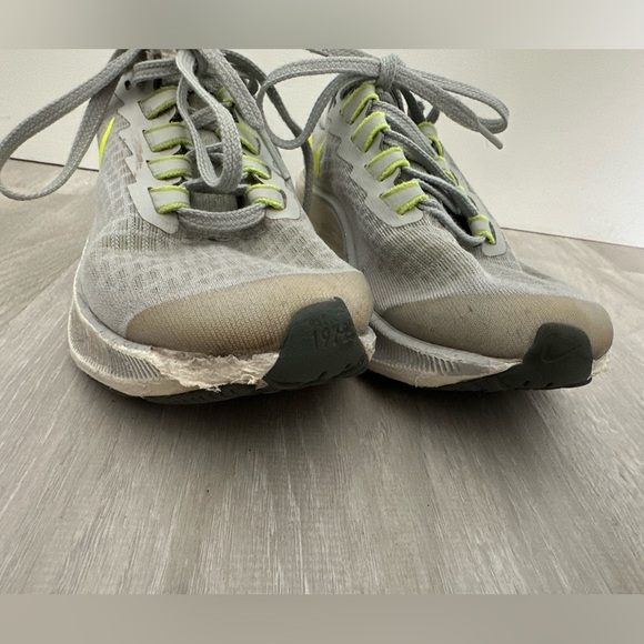 Nike Zoom Pegasus 37 Running Sneakers kids size 1 - Picture 3 of 7